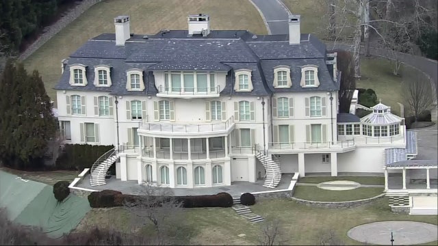 Dan Snyder’s former Potomac estate heading to auction