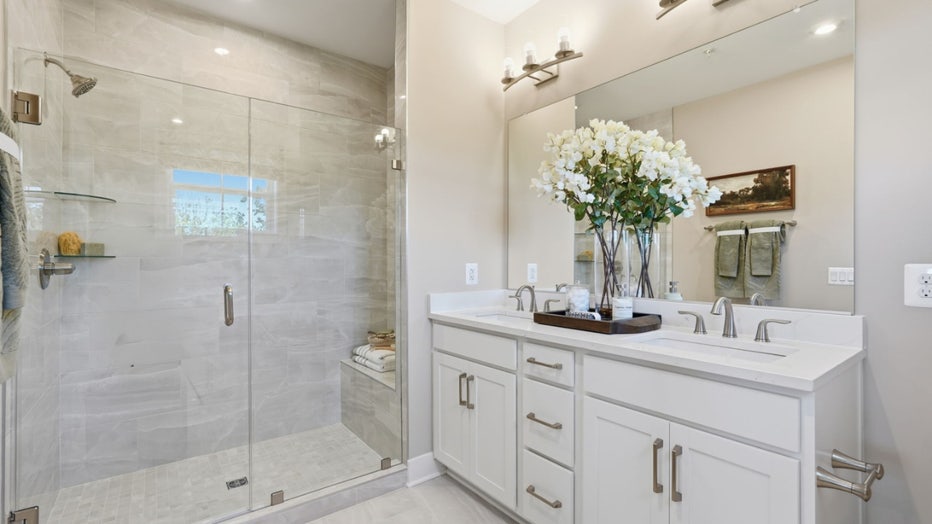 Primary bath in The Scarlet (Cascades at Embrey Mills)