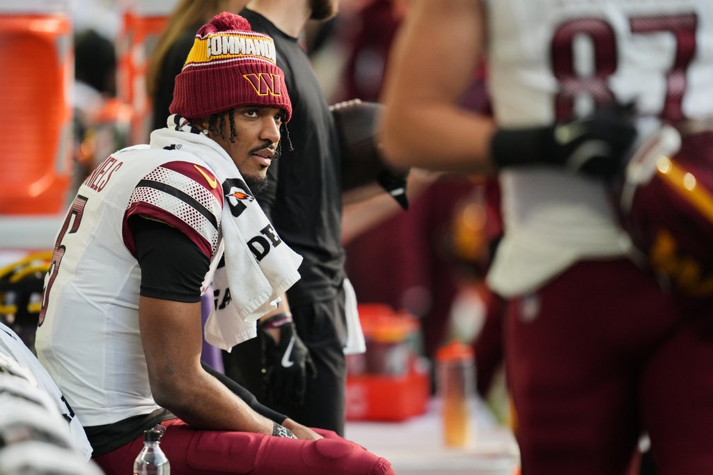 Jayden Daniels ruled out vs. Giants after reinjuring elbow