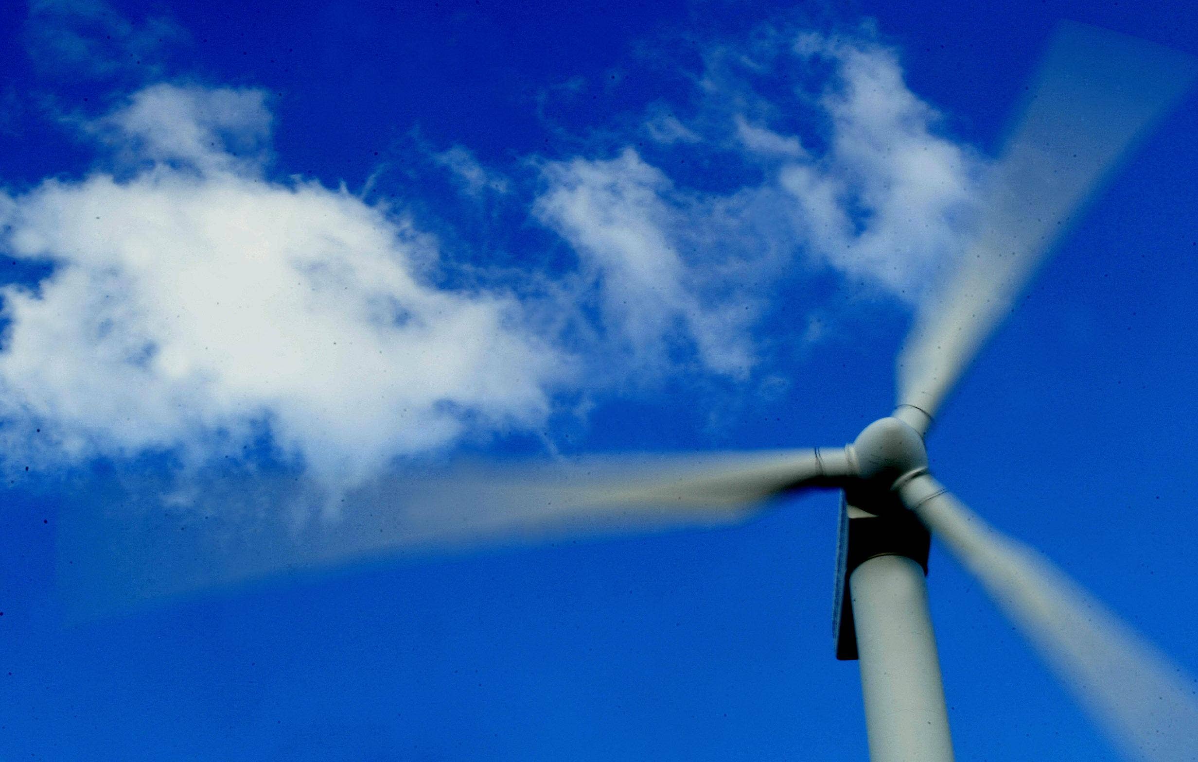 Wind gusts up to 50 mph could send outdoor items flying across DC region