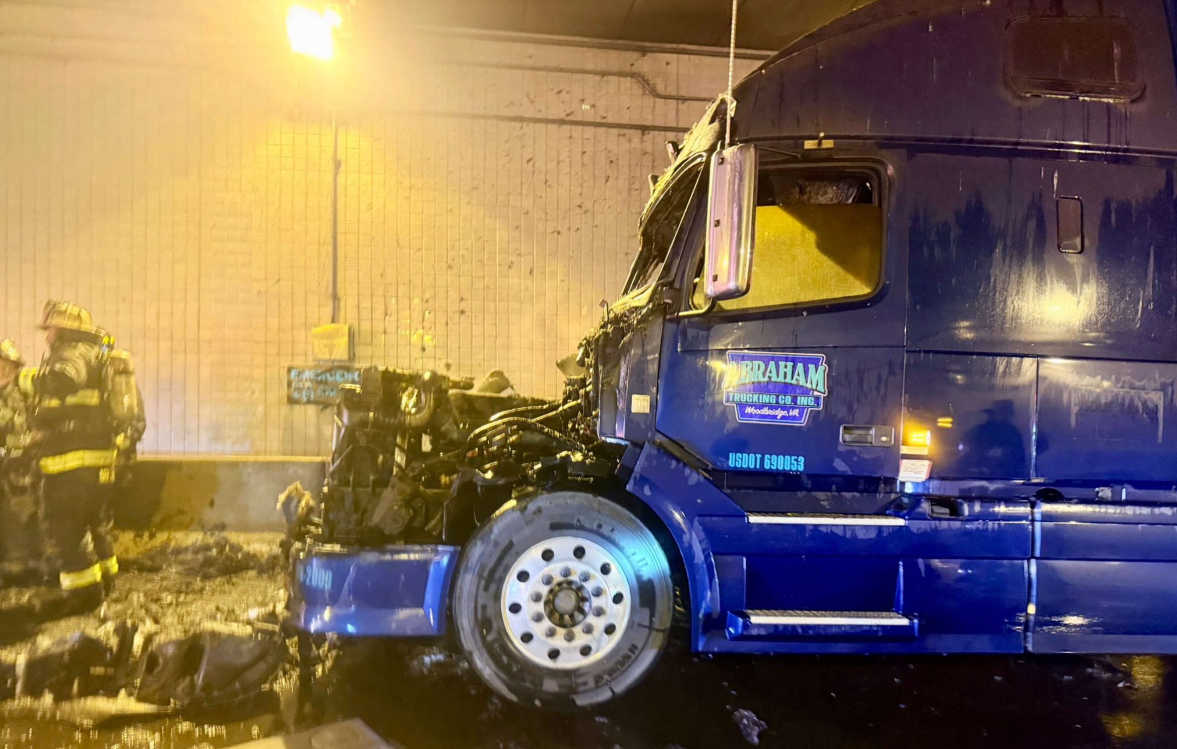 Truck carrying 100 gallons of diesel catches fire, shuts down 3rd Street Tunnel in Northwest DC