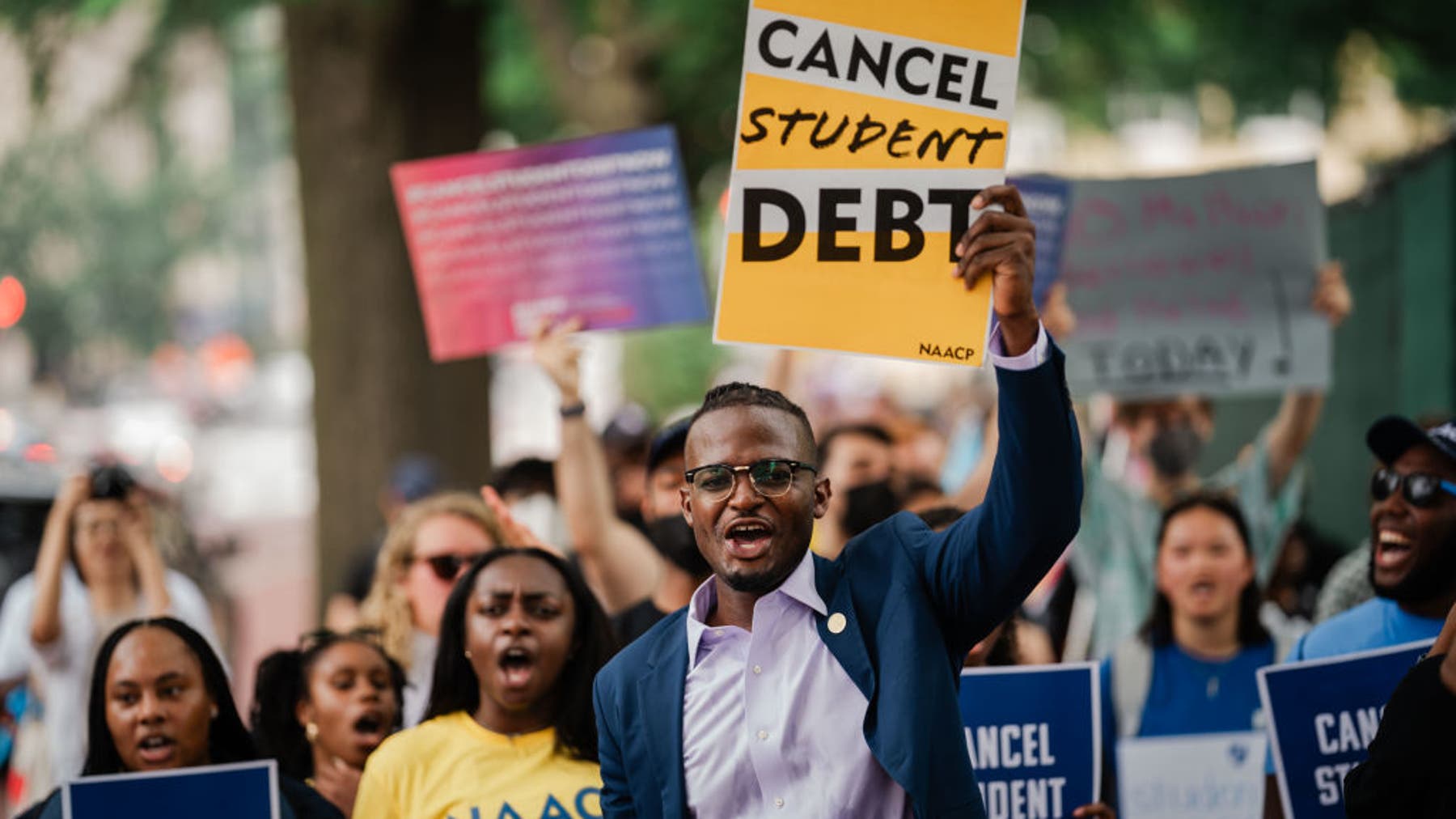 Dept. of Education reaches deal to end SAVE plan: What this means for student loan borrowers