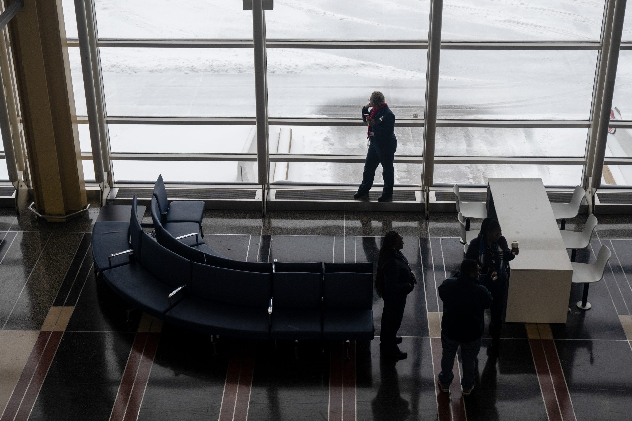 Flight cancellations, delays continue after weekend winter storm