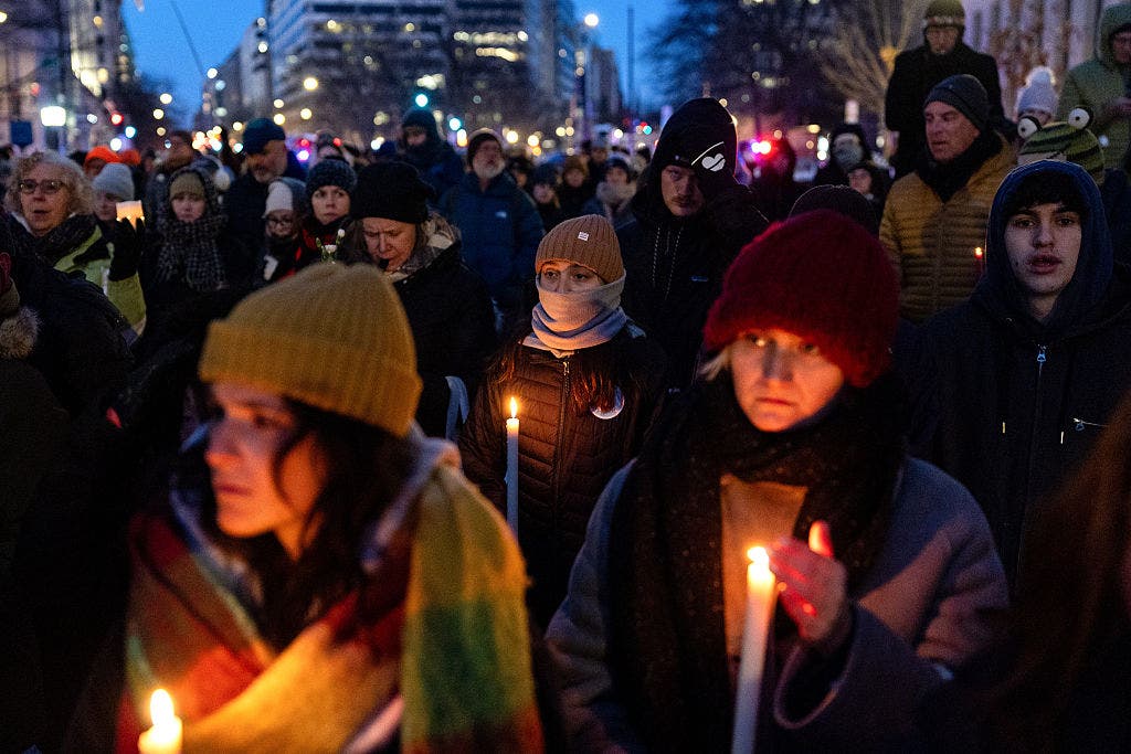 Congress faces shutdown threat as DC rallies after Minnesota VA nurse shooting