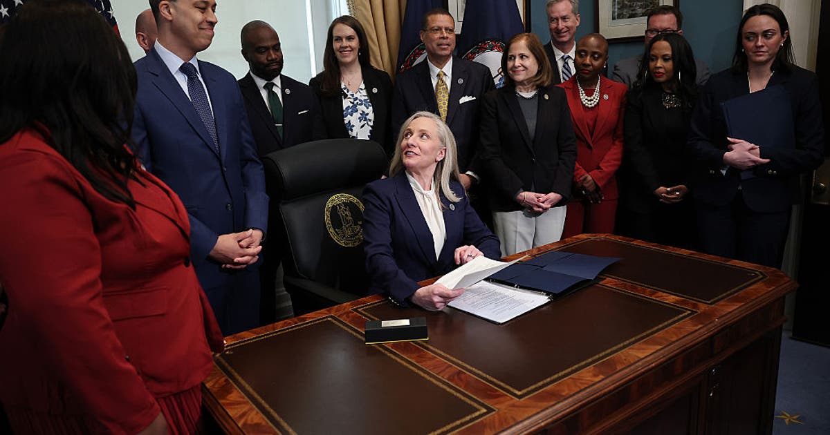 Here are the 10 executive orders Spanberger signed on her first day as governor