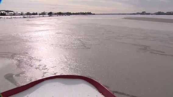 DC fireboat used to clear ice from Potomac River