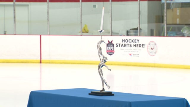 Figure skating community honors plane crash victims