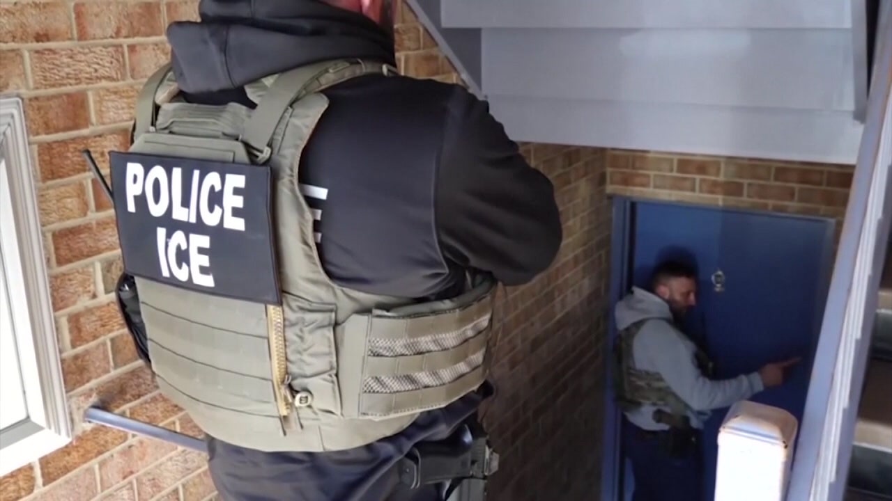 Activists protest Hilton CEO over rooms rented to ICE