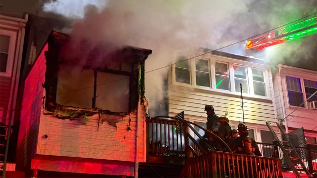 Firefighter injured in early morning blaze in northwest DC