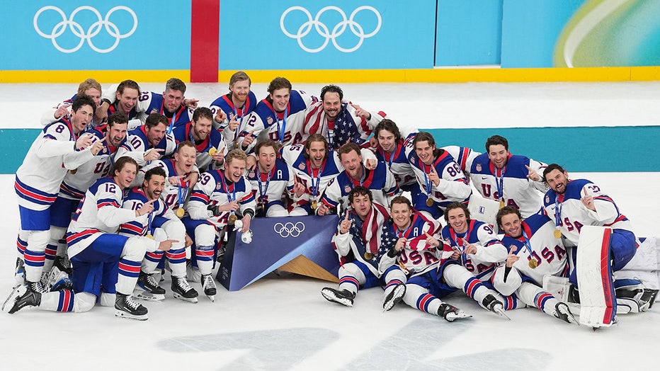 mens-hockey-gold.jpg