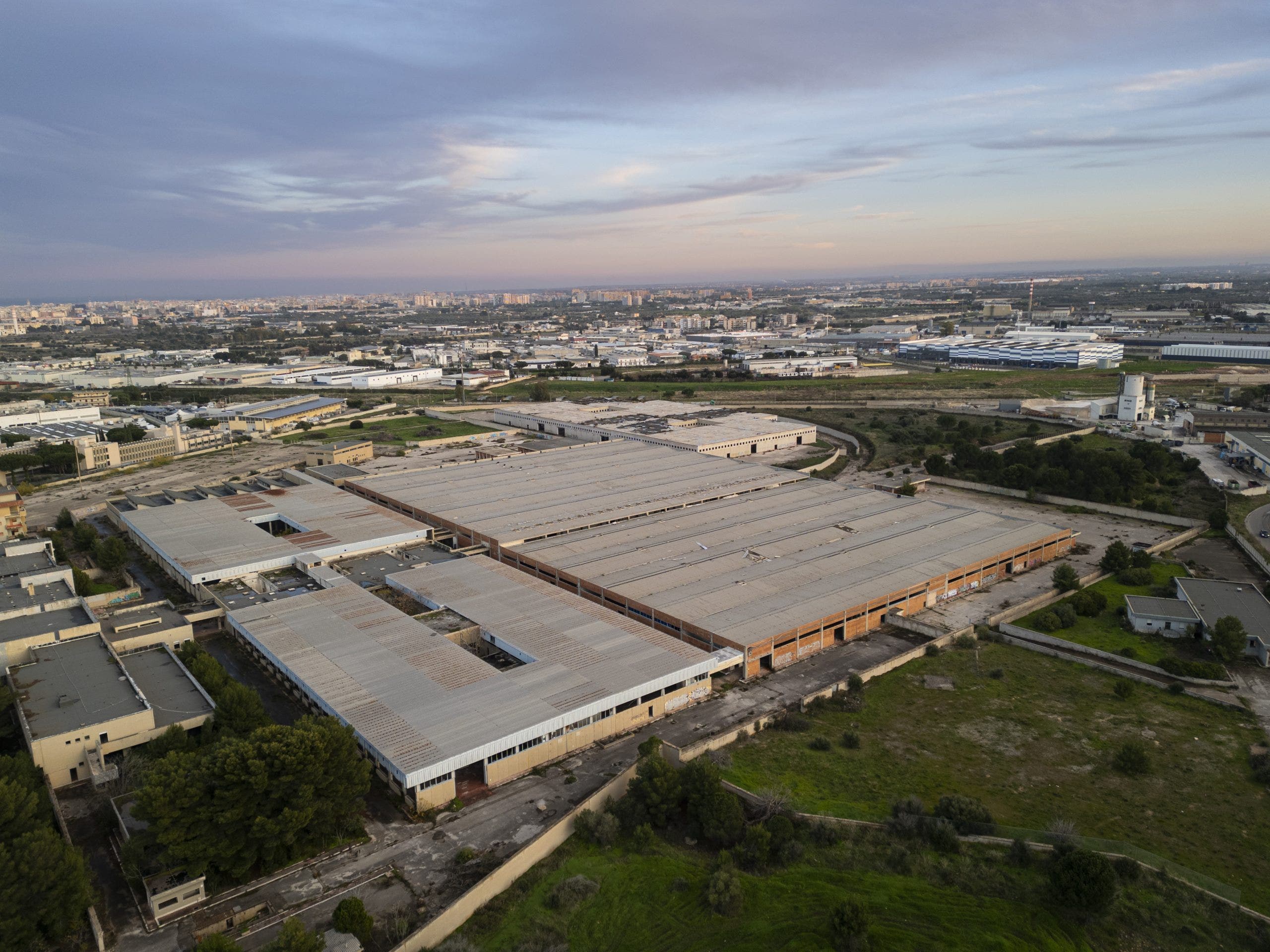 Sanders, AOC propose halt on new AI data centers