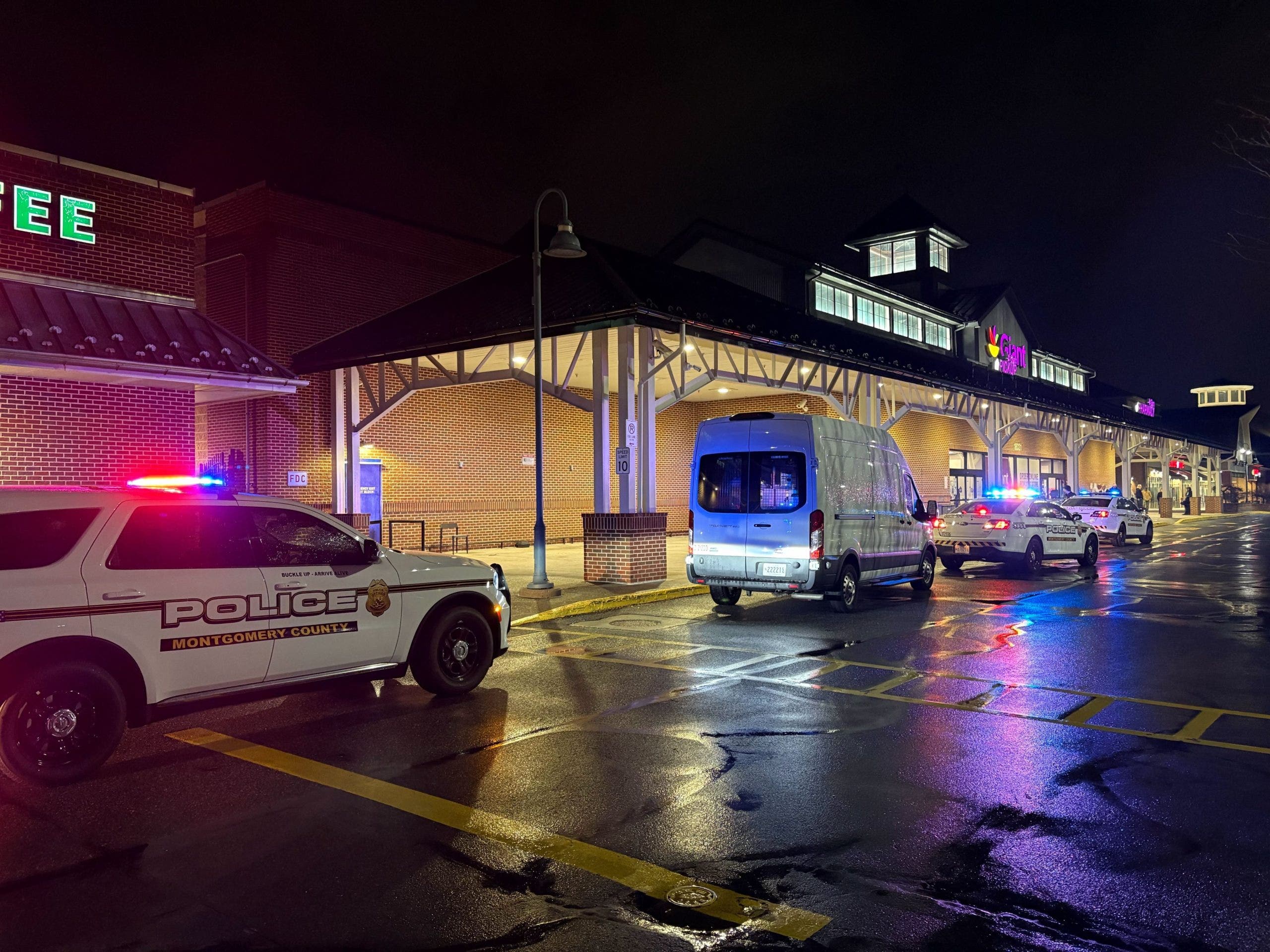 1 injured in shooting at Giant grocery store in Germantown, police say