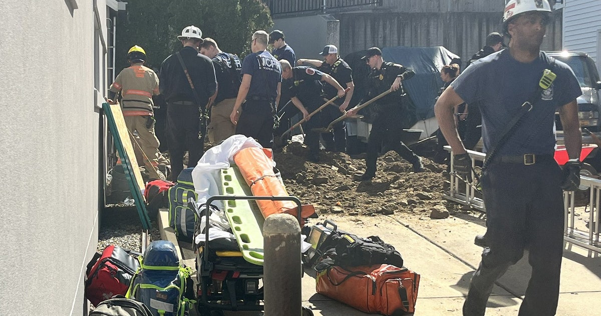 2 workers rescued after Bethesda trench collapse | FOX 5 DC