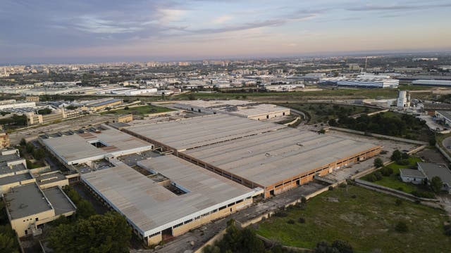 Sanders, AOC propose halt on new AI data centers