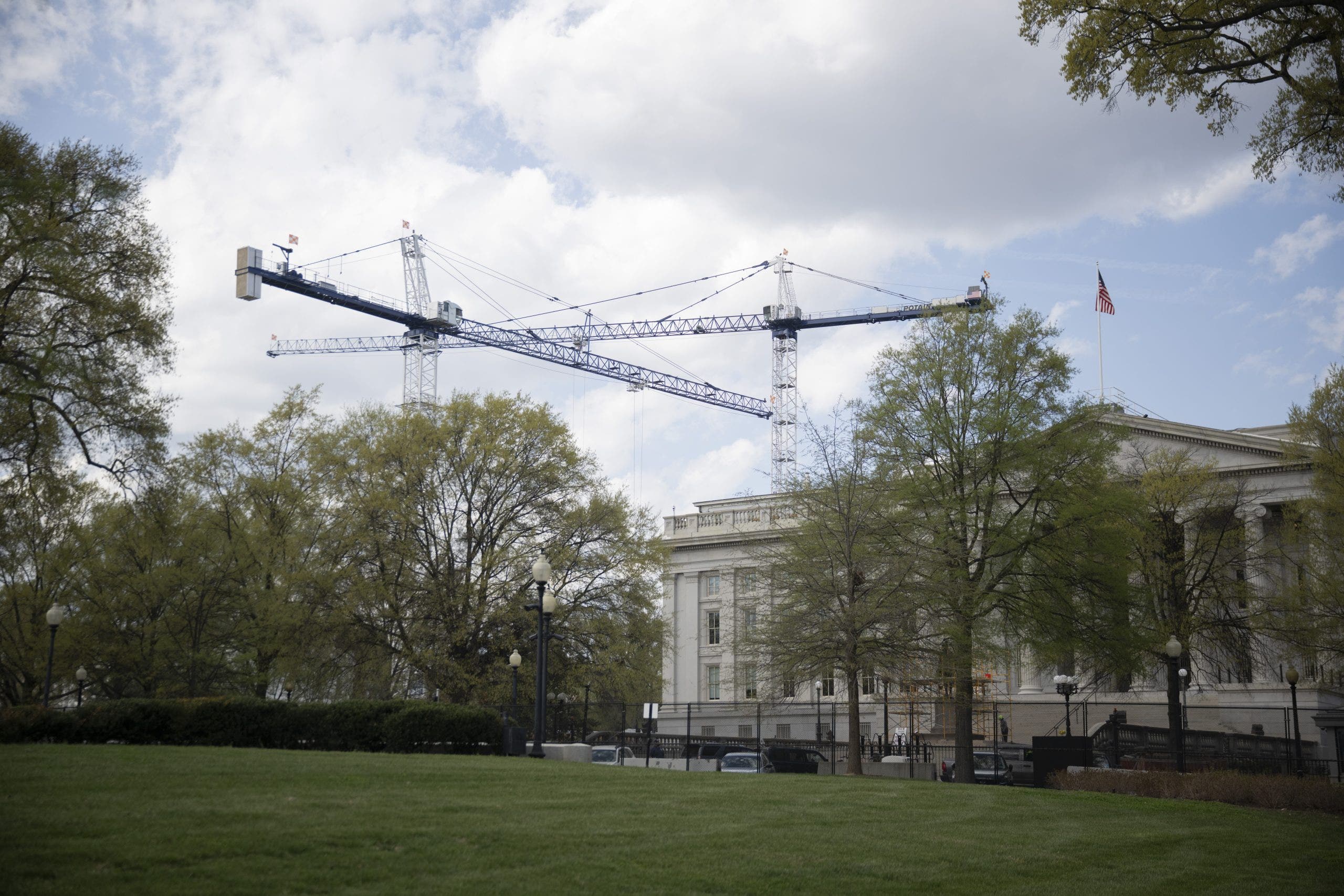 Trump's White House ballroom wins approval from planning commission