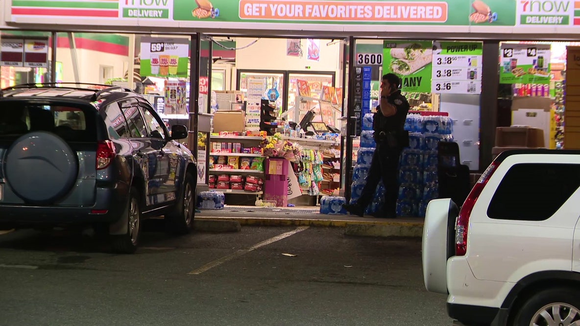 Police ID man fatally shot by officers after Arlington 7-Eleven barricade