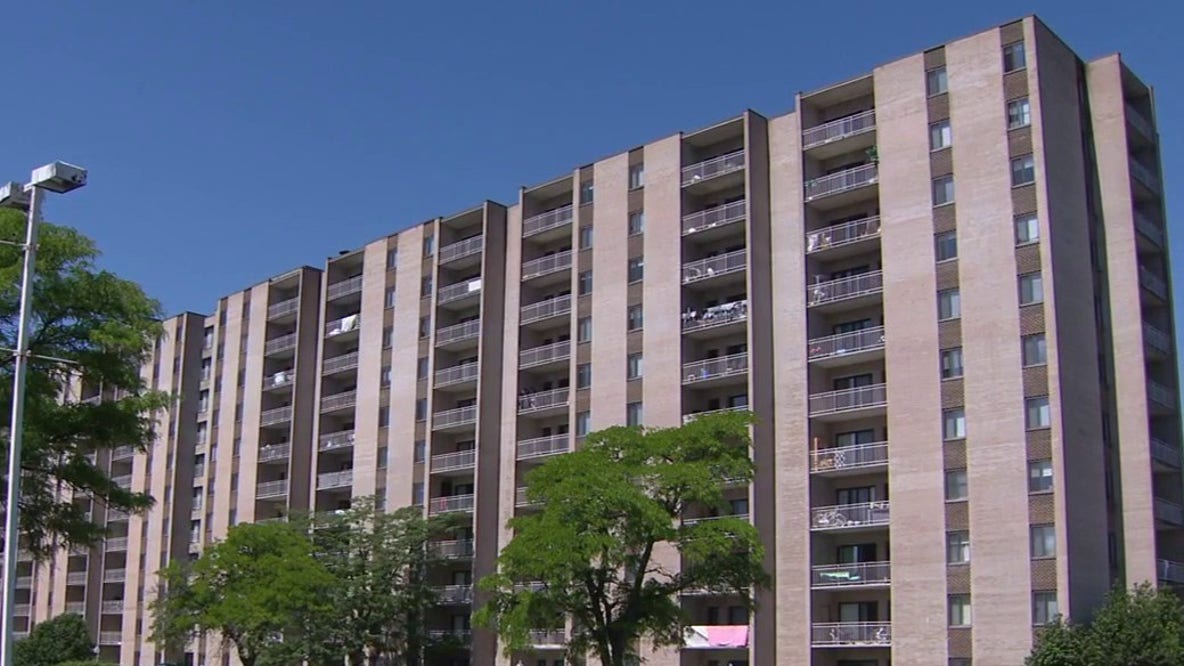 4-year-old dies after 10-story fall from College Park apartment building