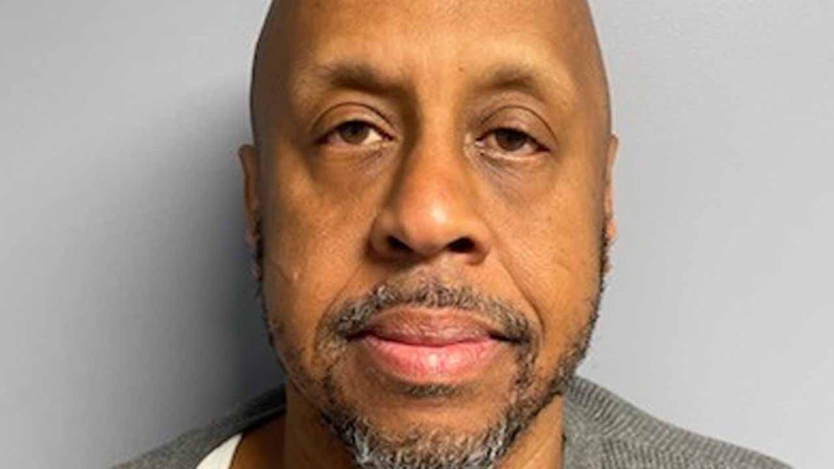 Maryland bank robbery suspect who made no effort to hide identity turns himself in