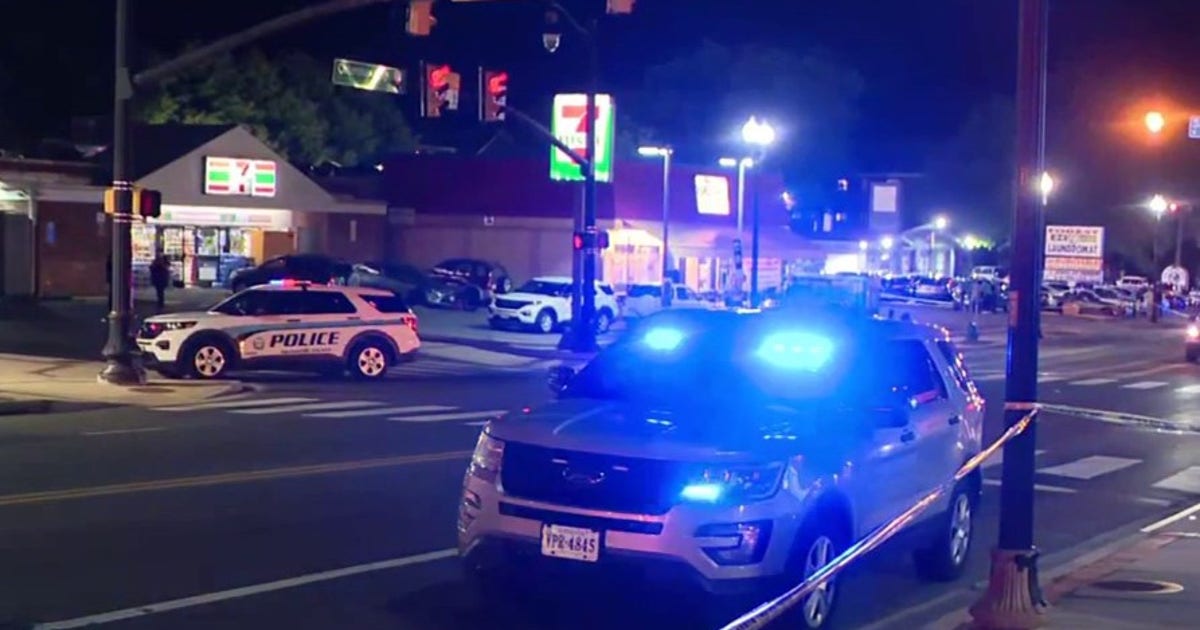 Police shoot suspect after barricade at Arlington 7-Eleven
