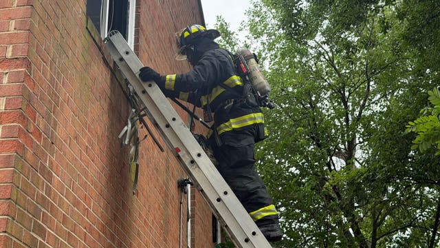 Firefighter injured, 5 displaced after DC row home fire