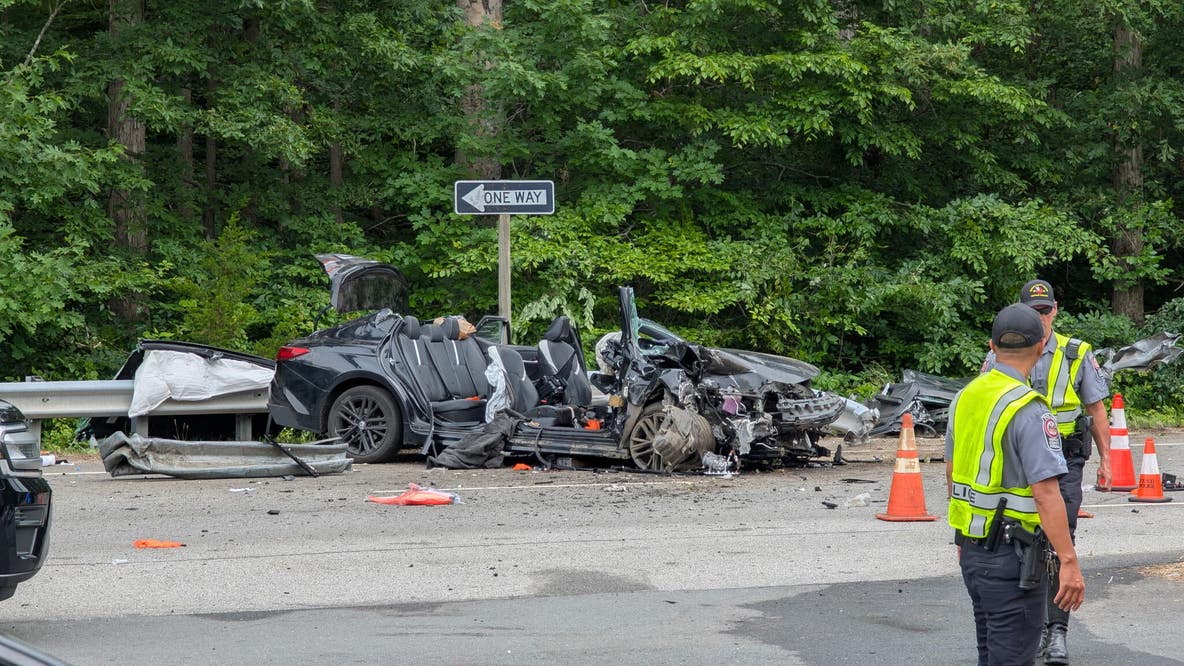 Springfield single-vehicle crash leaves 1 dead, 2 injured