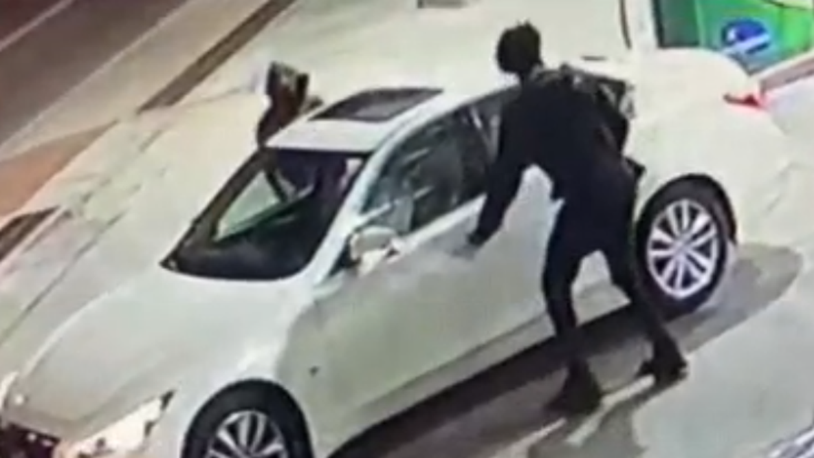 2 suspects at large after shooting at Northwest DC gas station