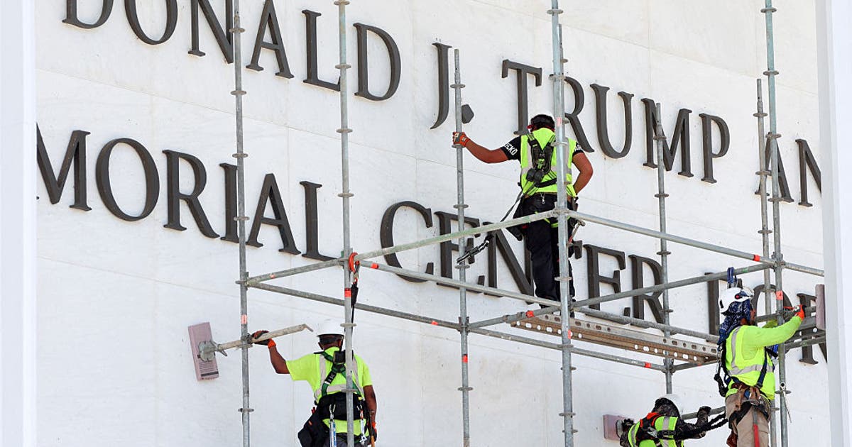Grupos se preparam para remover o nome de Trump do Kennedy Center depois que um juiz negou o pedido do conselho
