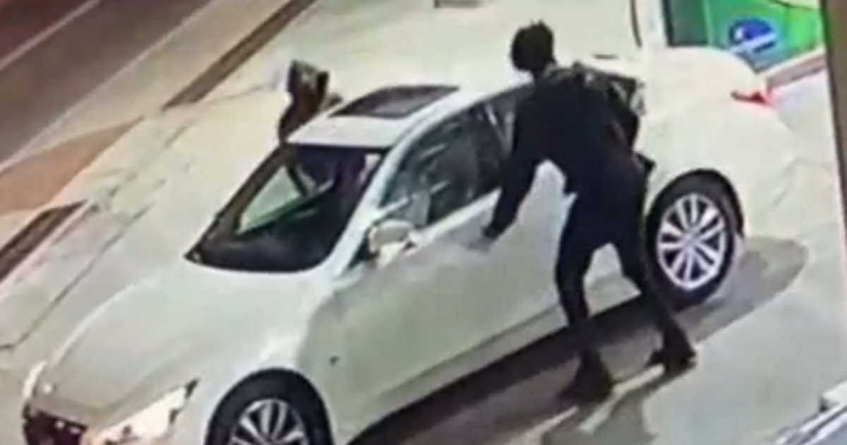 2 suspects at large after shooting at Northwest DC gas station