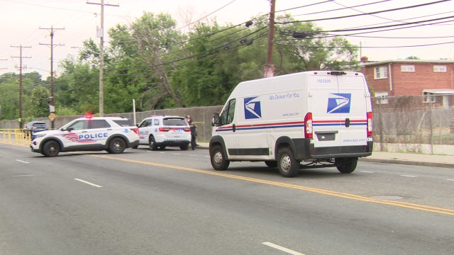 Police search for suspect after deadly broad daylight shooting near DC post office