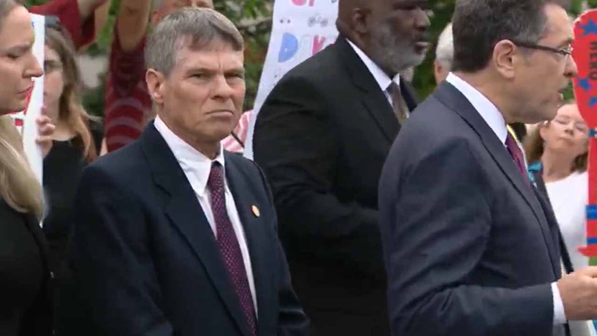 Former Olympian David Hearn pleads not guilty in Lincoln Memorial Reflecting Pool damage case