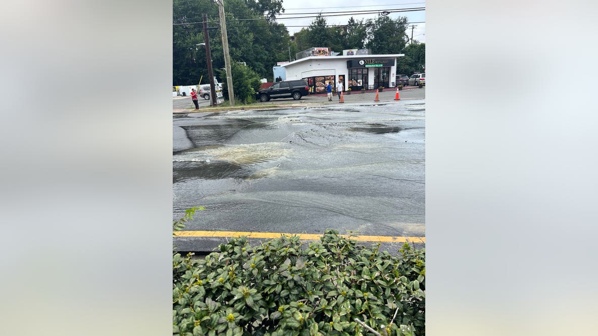 2 water main breaks cause major delays across Fairfax County corridors