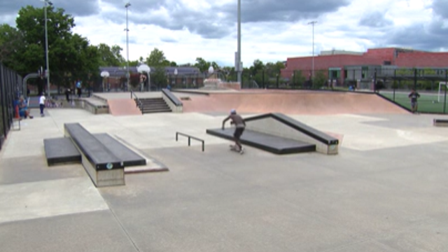 3 men held at gunpoint during attempted robbery at DC skate park