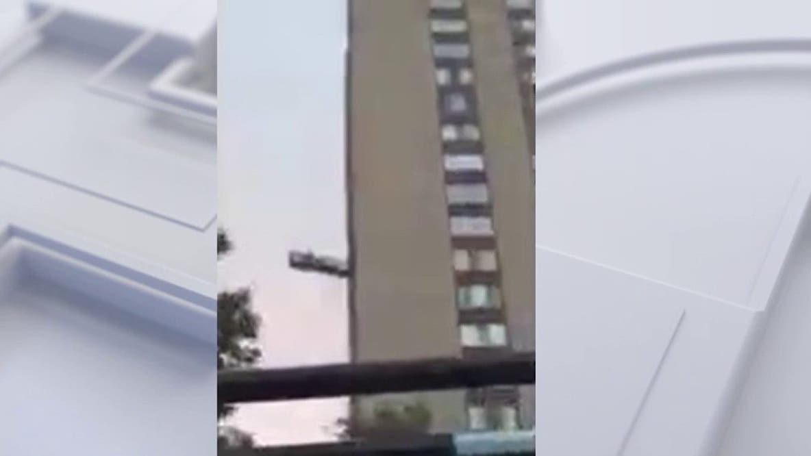 Construction workers escape through window as scaffolding swings in Gaithersburg