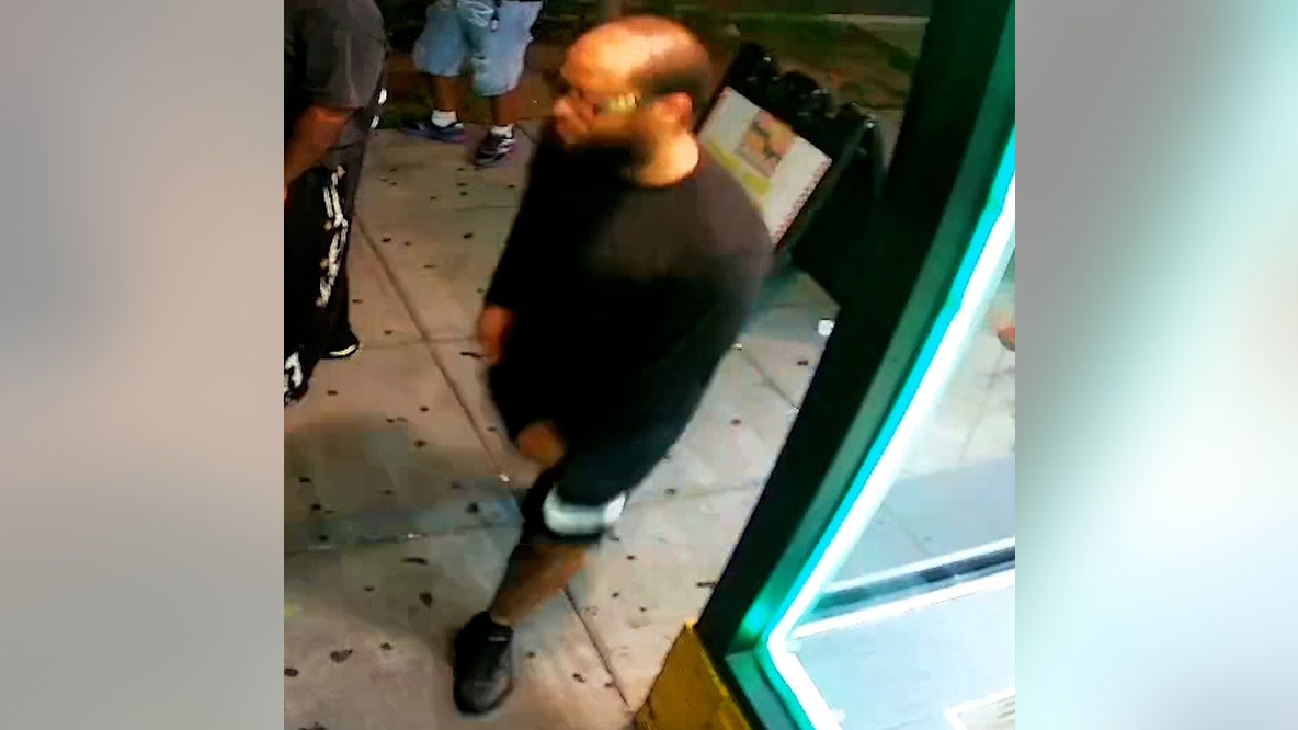 DC police search for suspect who allegedly robbed man after ride offer in NW