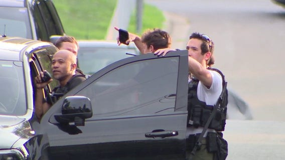 USPP officer hit by vehicle in Southeast DC, suspect on the run