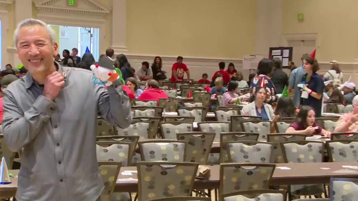 UMD honors Muppets creator Jim Henson with attempt at sock puppet world record