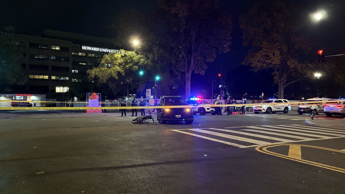 Bicyclist, pedestrian struck in separate DC crashes