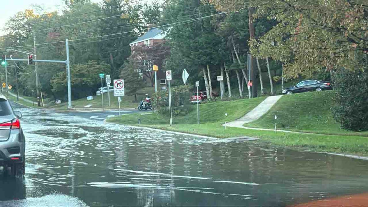 Water main break floods street, causes traffic delays in Silver Spring