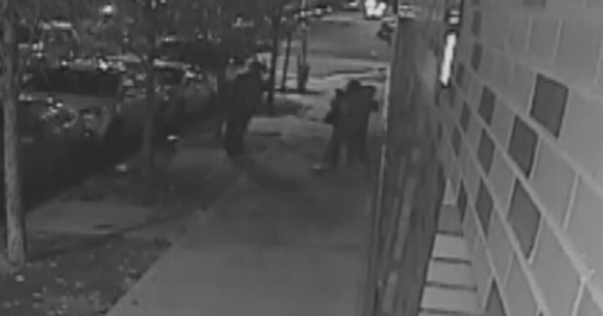 NYPD searching for 2 suspects who beat 60 year-old woman | FOX 5 New York