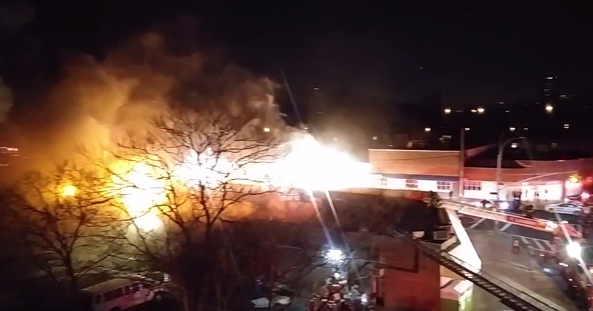 Fire burns shops in Queens | FOX 5 New York