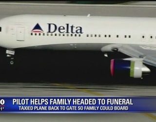 Pilot_helps_family_heading_to_funeral_0_20151231043141-408200