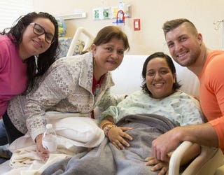 Laura-Vargas-with-Tim-Tebow2_1466564141744-402429.jpg