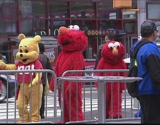 Topless_Times_Square_2_20151001222438