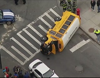 Bus_overturns_0_20160108221228