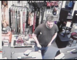 Crook_robs_music_store_1_20160428031915-404959