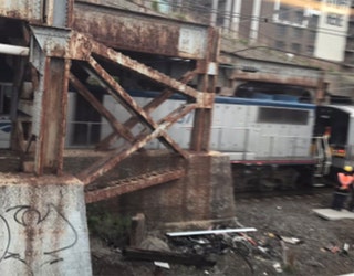 Train Stuck Due to 3rd Rail Power Issue