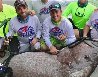 Man_spearfishes_409_pound_Warsaw_grouper_0_20170822085430-401385