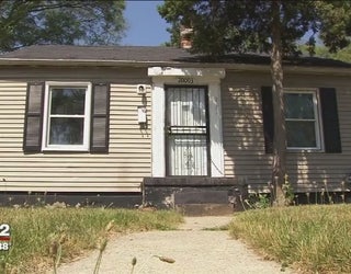 Young_children_left_inside_sweltering_we_3_20160713212147-65880