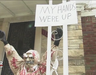 Woman_makes_statement_with_Halloween_dis_11_20161003220528-65880