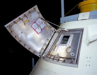 AS-204_-_hatch_1485377455765-401385.jpg